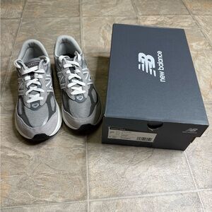 New Balance 990v6 Grey GS Shoe Size 7Y Gray GC990GL6 NWT